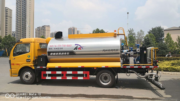 東風(fēng)福瑞卡7方全智能瀝青灑布車(chē)發(fā)往河北石家莊